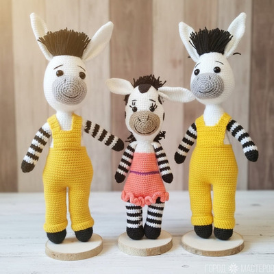 Вязаные зебры мальчик и девочка