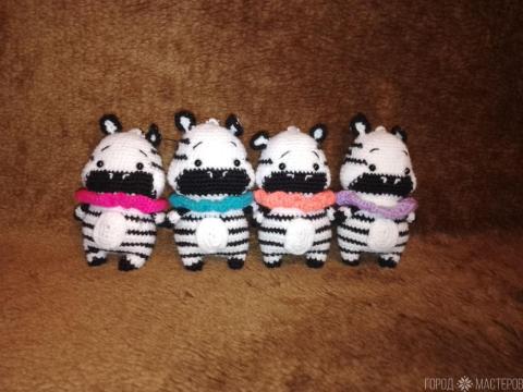 Вязаные брелочки зебры 10-13 см.Ручная работа - 4