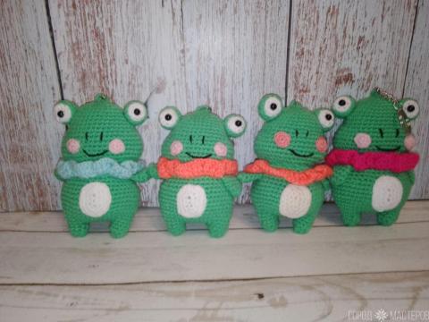 Вязаные брелочки лягушата10-13 см.Ручная работа - 4
