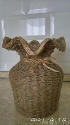 Креативная ваза  из джута с букетом цветов из джута. - 2