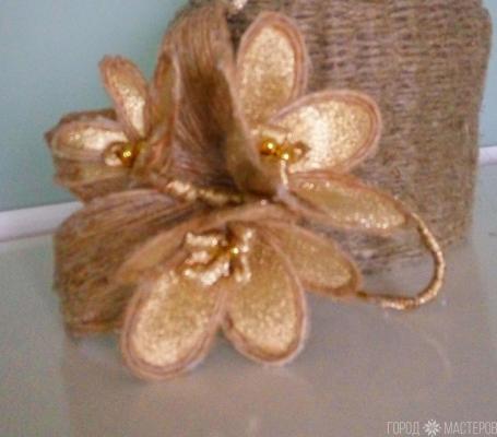 Креативная ваза  из джута с букетом цветов из джута. - 4