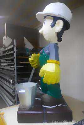 Полигональная скульптура "Строитель" - 2