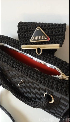 Сумочка под "Prada" на канве чёрная с красной подкладкой.(р-р смотрите описание ручной работы в - 3
