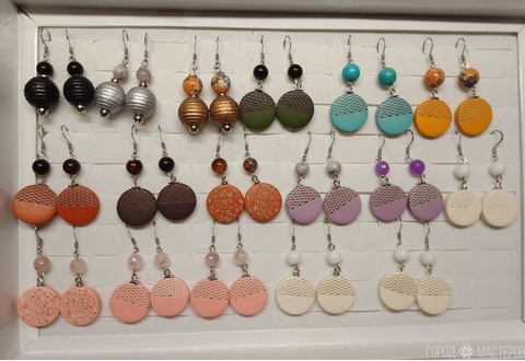 СЕРЬГИ С НАТУРАЛЬНЫМИ КАМНЯМИ И ДЕРЕВЯННЫМИ КРУГЛЫМИ ШАРМАМИ - 9