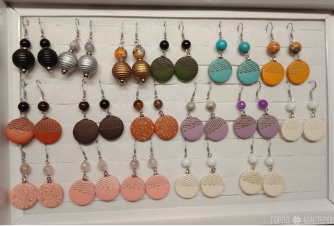 СЕРЬГИ С НАТУРАЛЬНЫМИ КАМНЯМИ И ДЕРЕВЯННЫМИ КРУГЛЫМИ ШАРМАМИ - 10