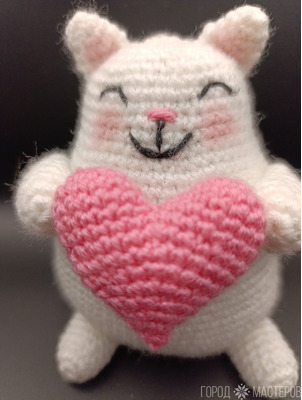 Кот с сердечком