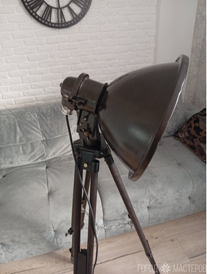 Светильник лофт на штативе треноге - 4