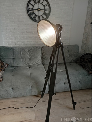 Светильник лофт на штативе треноге - 6