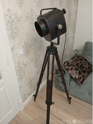 Торшер прожектор лофт на штативе треноге