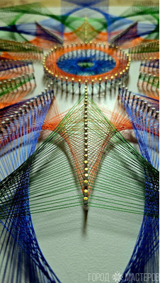Картина в стиле String art.