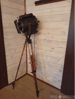 Прожектор светильник лофт на штативе треноге