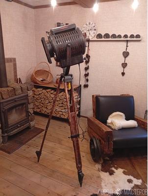 Прожектор светильник лофт на штативе треноге - 2