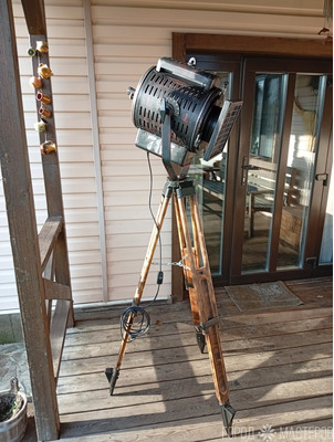 Прожектор светильник лофт на штативе треноге