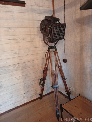 Прожектор светильник лофт на штативе треноге - 3