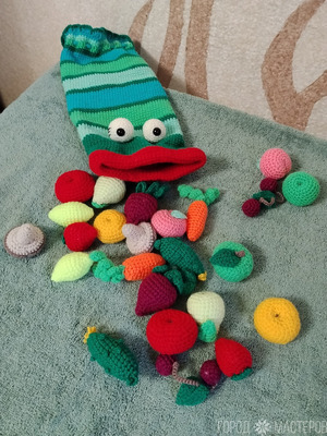 Развивающая игрушка: Угощение для гусеницы