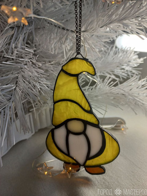 Новогодние подвески из витражного стекла выполнены в технике Тиффани - гномики🧙‍♂