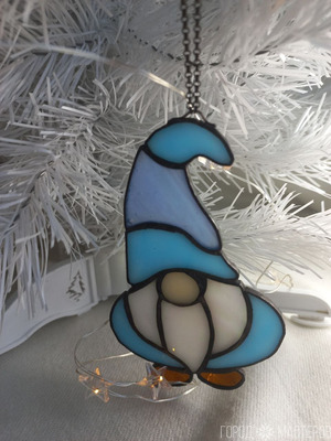 Новогодние игрушки из витражного стекла выполнены в технике Тиффани - гномики🧙‍♂ - 2