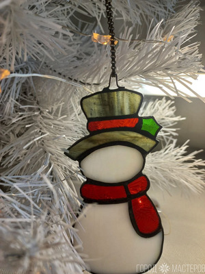 Новогодние подвески из витражного стекла выполнены в технике Тиффани - снеговики☃️