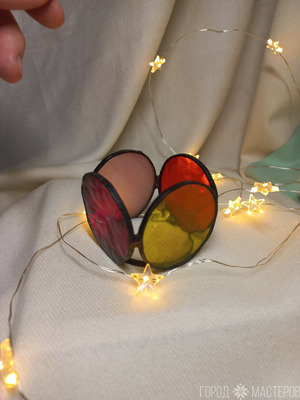 Светильник из витражного стекла выполнен в технике Тиффани - 3