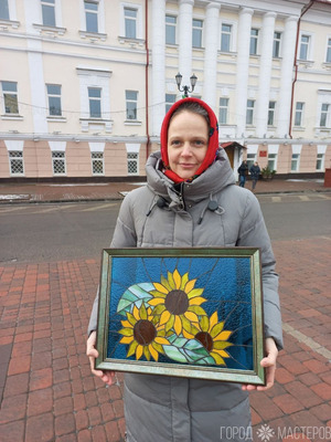 Картина с подсветкой из витражного стекла выполнена в технике Тиффани "Подсолнухи"🌻 - 2