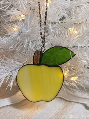 Игрушка-подвеска из витражного стекла выполнена в технике Тиффани "Яблоко" - 4