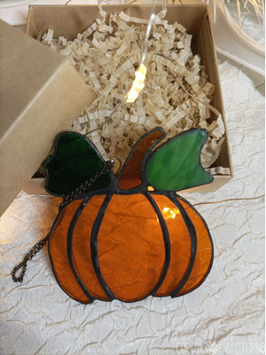 Игрушка-подвеска из витражного стекла выполнена в технике Тиффани "Тыква" - 4