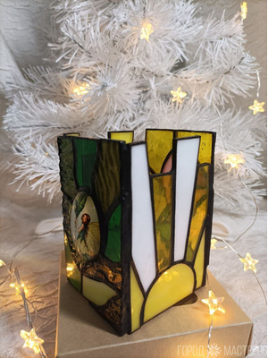 Светильник-ночник "Дюймовочка" из витражного стекла выполнен в технике Тиффани - 3