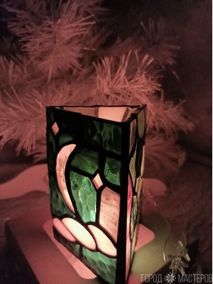 Светильник-ночник "Месяц" из витражного стекла выполнен в технике Тиффани - 5