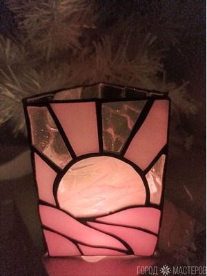 Светильник-ночник "Месяц" из витражного стекла выполнен в технике Тиффани - 6