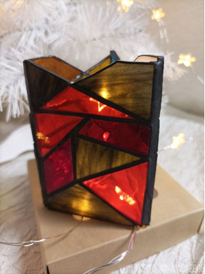 Светильник-ночник "Треугольник" из витражного стекла выполнен в технике Тиффани - 3