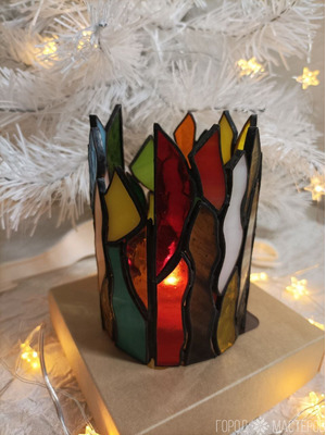 Светильник-ночник круглый из витражного стекла выполнен в технике Тиффани - 2