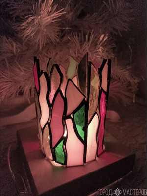 Светильник-ночник круглый из витражного стекла выполнен в технике Тиффани - 5