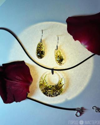 Украшения из смолы и натурального мха - 2