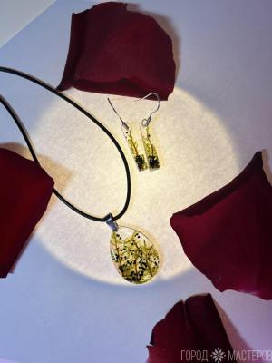 Украшения из смолы и натурального мха - 4